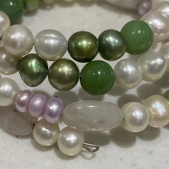 Elegant Pearl and Green and Rose Quartz Bracelet - Picture 6 of 6